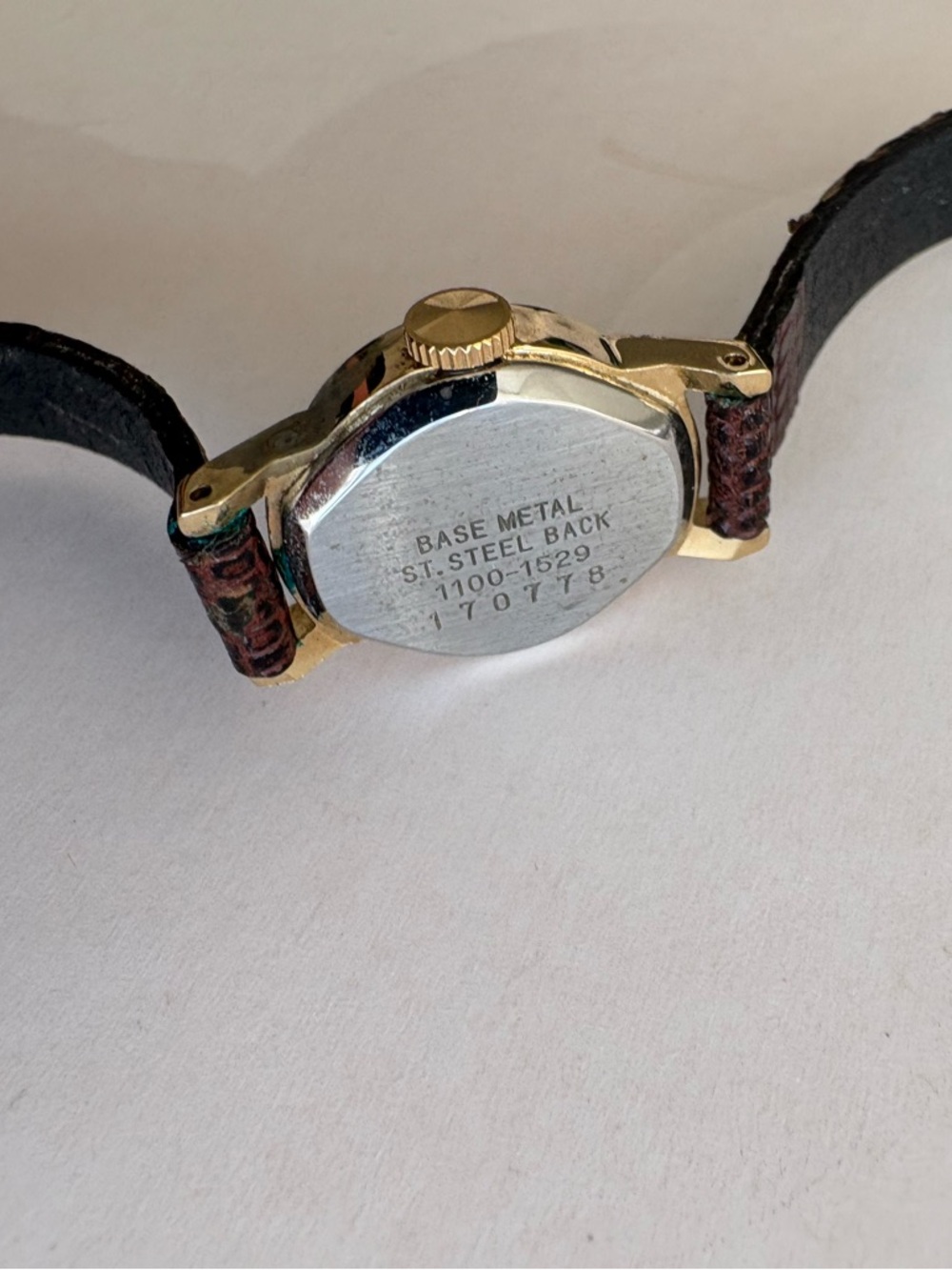 Vintage Seiko Gold and Brown Ladies Watch - Small Face - Picture 6 of 14